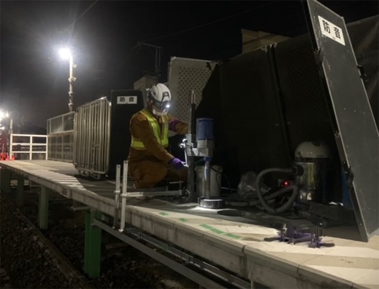 駅ホームドア設置用コア抜き1